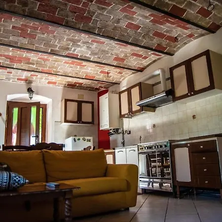 Il Rifugio Del Cacciatore / The Hunter's Shelter Hébergement de vacances *