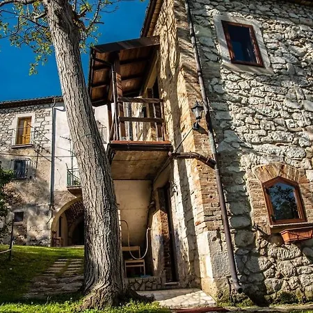 Il Rifugio Del Cacciatore / The Hunter's Shelter Pretoro