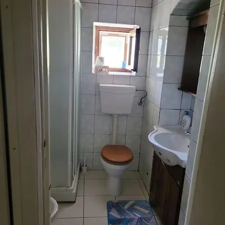 Il Rifugio Del Cacciatore / The Hunter's Shelter *