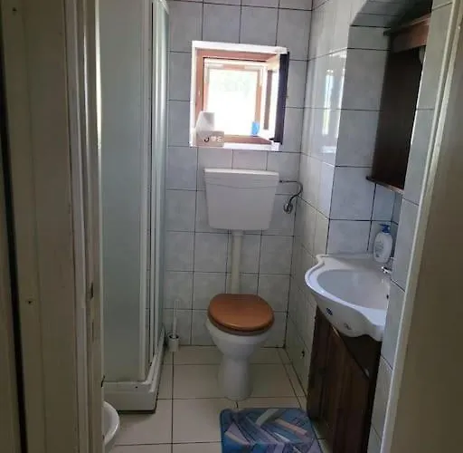 Il Rifugio Del Cacciatore / The Hunter's Shelter *